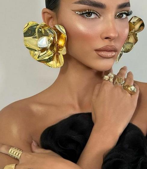 Gilded Petal Statement by Maison Verré